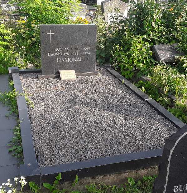 Kosto ir Bronislavos Ramonų kapas Klaipėdos Joniškės kapinėse, 2018 m.